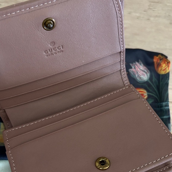 Gucci Pink Taupe Leather Wallet with Gold Logo - Picture 3 of 3